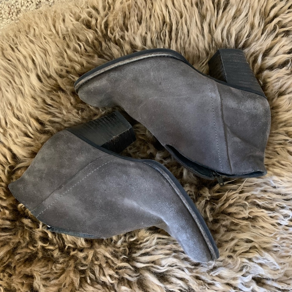 Paul Green Delgado Gray Suede Booties 5.5